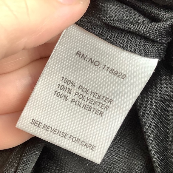 Lucy Paris Sleeveless V-Neck Crop Top in Black - Picture 3 of 3